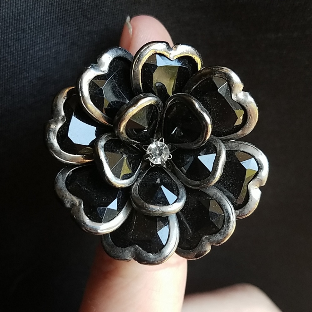 ⭐ Black Flower Ring With Adjustable Band